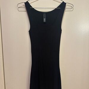 SKIMS 
Soft Lounge - SHORT SLIP DRESS